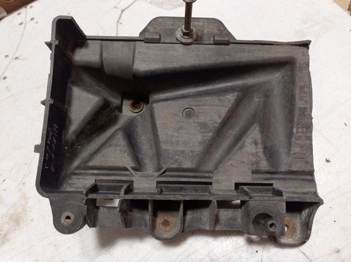 Подставка аккумулятора Skoda Fabia, 1999 - 2007 г.в., Шкода Фабия, 6Q0915331