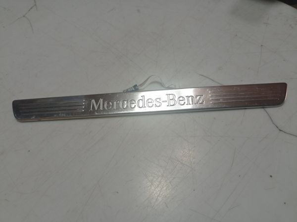 Накладка порога правая Mercedes-Benz CLA 250, A2466805400