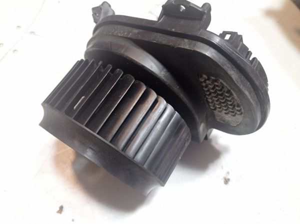 Моторчик печки Mercedes-Benz CLA 250, A2469064200