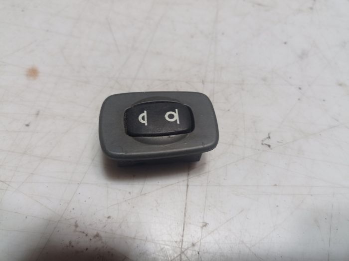 Кнопка регулировки подвески Citroen C5 2.0 16V, 2001 - 2004 г.в. универсал, 96384805zj