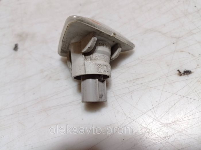 Повторювач повороту в крило Mitsubishi Colt 6 3d, MR957363