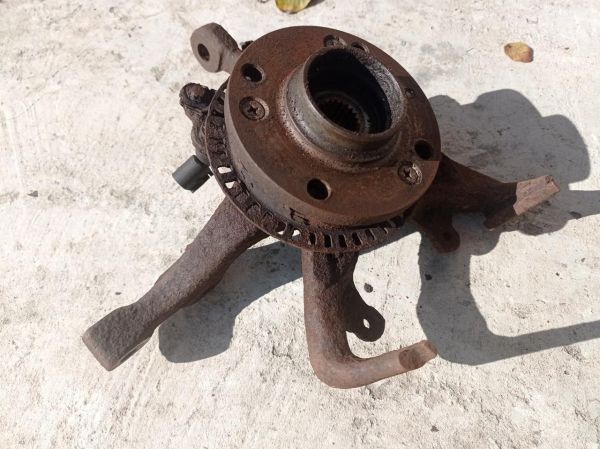 Поворотный кулак цапфа ступица передняя левая VW Volkswagen Lupo 3л