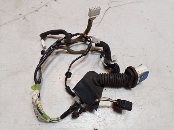 Жгут проводов передней правой двери Mazda 3 BK, 2004 - 2009 г.в., хетчбек, 2.3 бензин, BN8K67200F