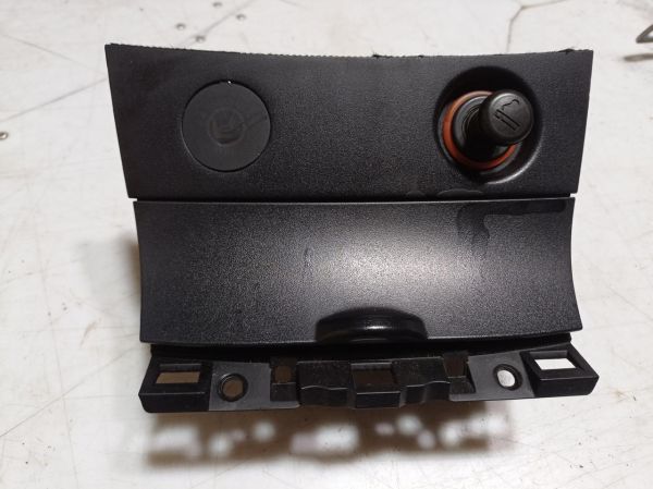 Пепельница Mazda 3 BK, 2004 - 2009 г.в., хетчбек, 2.3 бензин, BP4M55211
