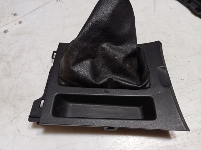 Кожух кулисы КПП Mazda 3 BK, 2004 - 2009 г.в., хетчбек, 2.3 бензин, BP4K64334
