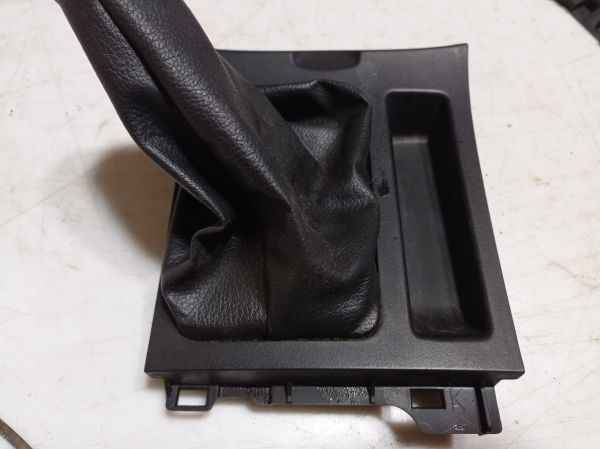 Кожух кулисы КПП Mazda 3 BK, 2004 - 2009 г.в., хетчбек, 2.3 бензин, BP4K64334