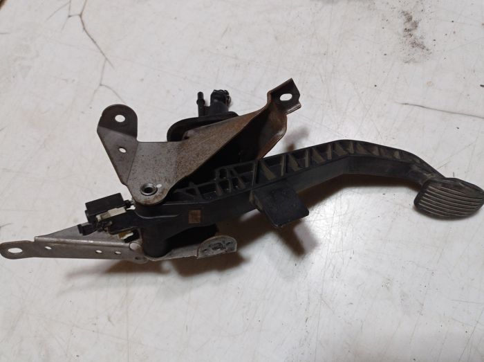 Педаль сцепления Mazda 3 BK, 2004 - 2009 г.в., хетчбек, 2.3 бензин МКПП