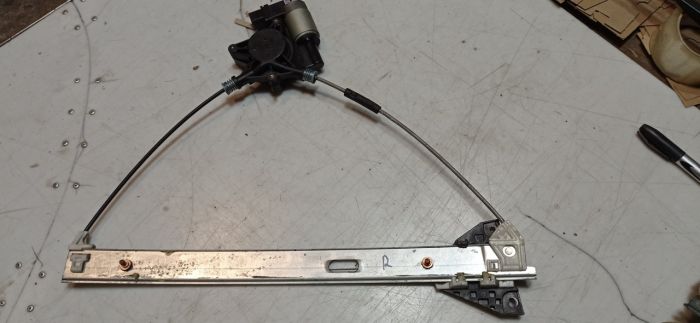 Стеклоподъёмник передней правой двери Mazda 3 BK, 2004 - 2009 г.в., хетчбек, 2.3 бензин МКПП, GJ6A5858X