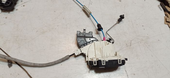 Замок задней левой двери Mercedes-Benz CLA 250, Мерседес CLA 250, A0997305500