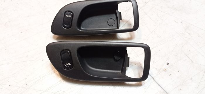 Ручка открытия двери передняя внутренняя Mazda 3 BK, 2004 - 2009 г.в., хетчбек, 2.3 бензин МКПП