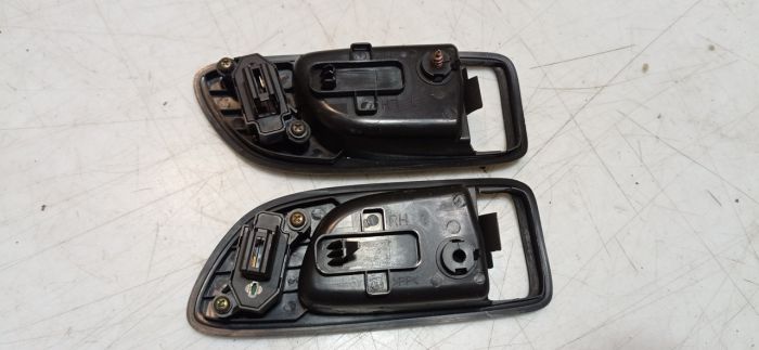 Ручка открытия двери передняя внутренняя Mazda 3 BK, 2004 - 2009 г.в., хетчбек, 2.3 бензин МКПП