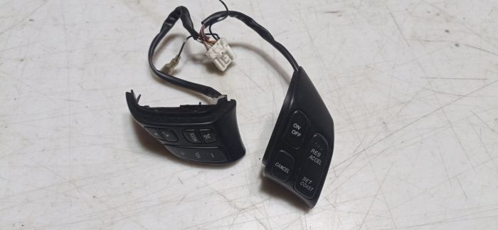 Кнопки на кермо Mazda 3 BK хетчбек, 2.3 бензин МКПП, дорестайл, 153789-LH 153769-RH