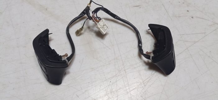 Кнопки на кермо Mazda 3 BK хетчбек, 2.3 бензин МКПП, дорестайл, 153789-LH 153769-RH