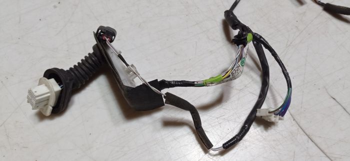 Проводка двери задней левой 6 pin Mazda 3 BK, 2004 - 2009 г.в., хетчбек, 2.3 бензин МКПП