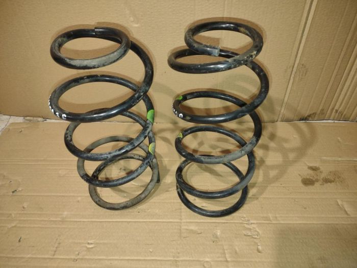 Пружина передняя Mazda 3 BK 2004 - 2009 г.в., хэтчбек 2.3 бензин МКПП