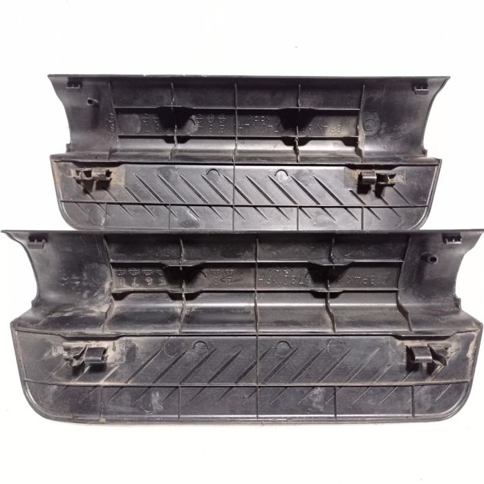 Накладка порога задняя левая Mazda 3 BK 2003 - 2009 г.в., хетчбек  2.3, BP4K68740 L