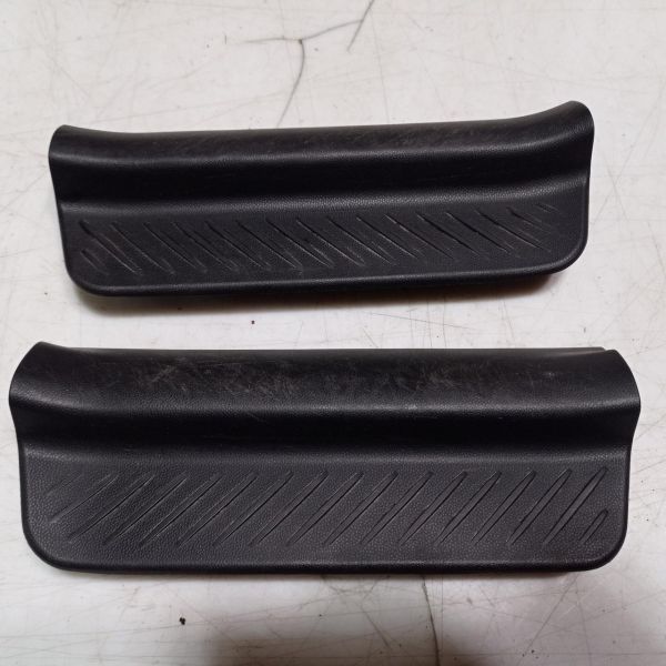 Накладка порога задняя левая Mazda 3 BK 2003 - 2009 г.в., хетчбек  2.3, BP4K68740 L