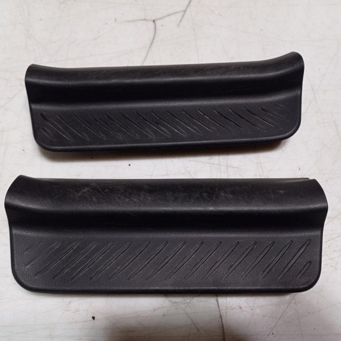 Накладка порога задняя левая Mazda 3 BK 2003 - 2009 г.в., хетчбек  2.3, BP4K68740 L
