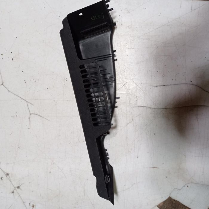 Накладка багажника, кронштейн полки L Mazda 3 BK 2003 - 2009 г.в., хетчбек  2.3, BP4K68861
