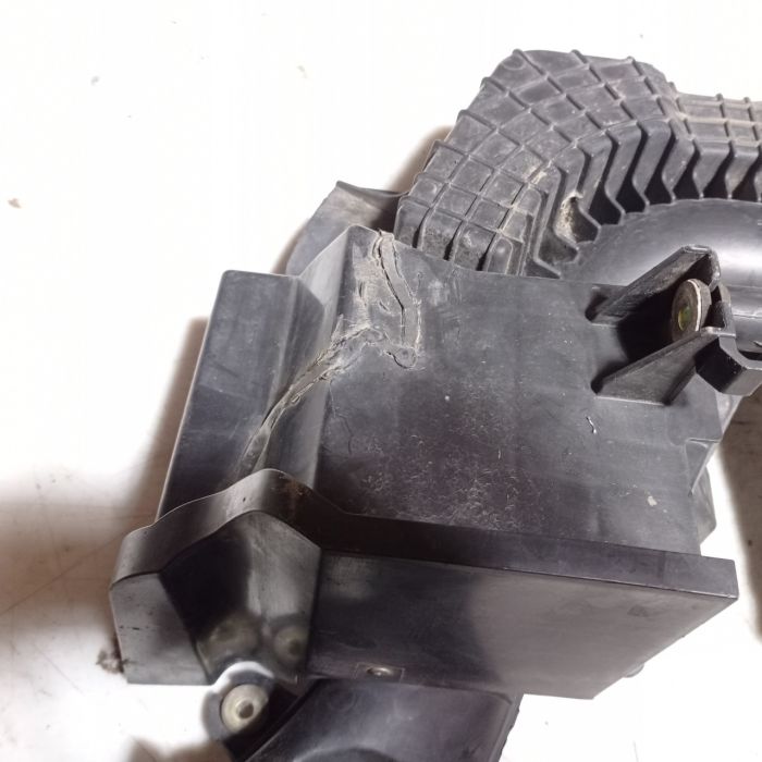 Резонатор воздушного фильтра Mazda 3 BK 2003 - 2009 г.в. хетчбек 2.3