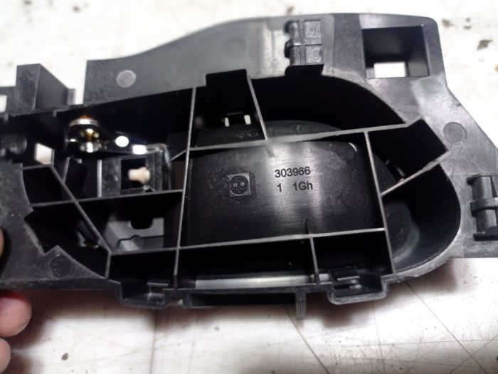 Ручка внутренняя передней задней левой двери Citroen C4 Picasso, 2007 г.в., 96555518VD