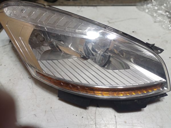 Фара передняя правая Citroen C4 Picasso 2007 г.в.