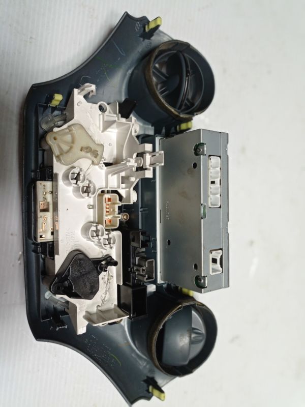 Панель управления печкой Toyota Yaris, 1.3 двигатель, 1999 - 2005 г.в., 758268-701D
