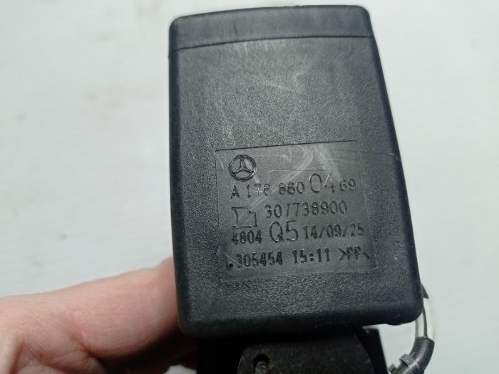 Замок ремней безопасности правый задний Mercedes-Benz CLA 250, A1768600469