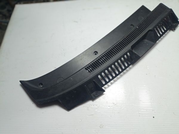 Накладка лобового стекла жабо правая Ford Ka 1996 – 2008 г.в., YS51-B02216