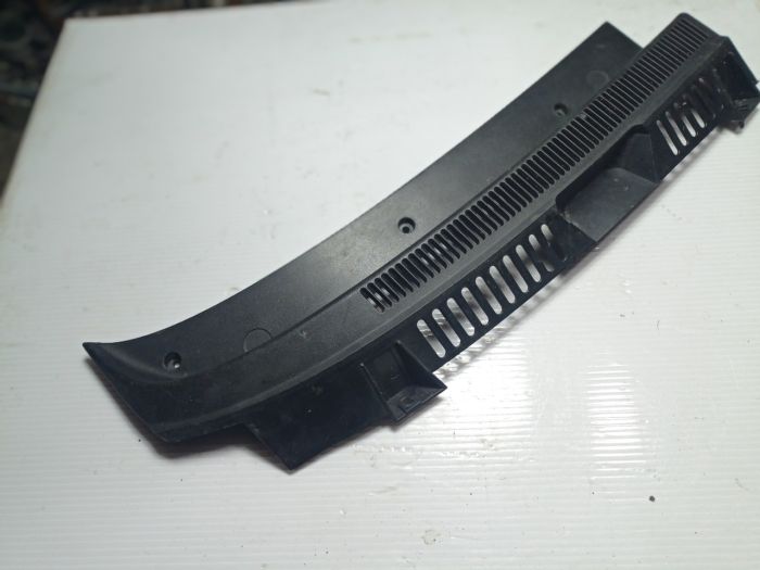 Накладка лобового стекла жабо правая Ford Ka 1996 – 2008 г.в., YS51-B02216