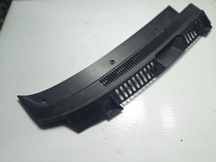 Накладка лобового стекла жабо правая Ford Ka 1996 – 2008 г.в., YS51-B02216