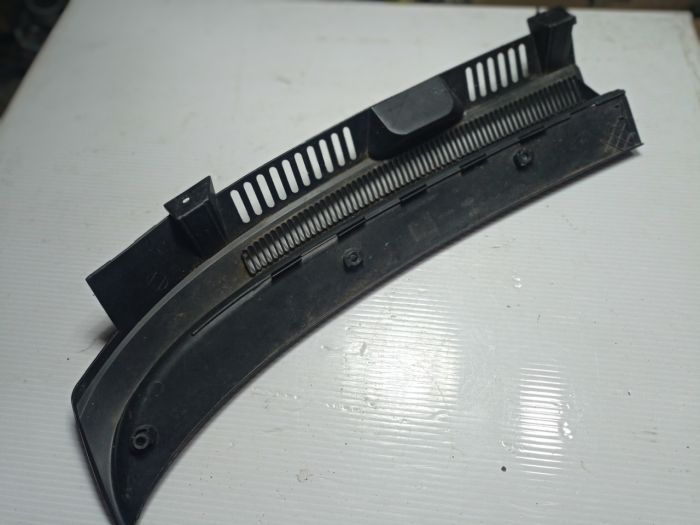 Накладка лобового стекла жабо правая Ford Ka 1996 – 2008 г.в., YS51-B02216