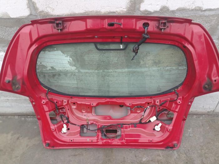 Крышка багажника, задняя крышка Mitsubishi Colt 6, 1.1 бензин 2004 - 2008 г.в., 3 двери
