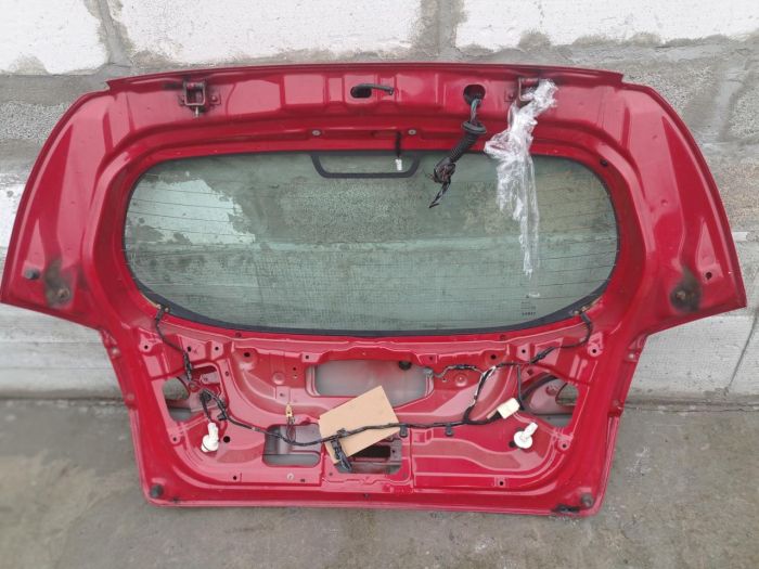 Крышка багажника, задняя крышка Mitsubishi Colt 6, 1.1 бензин 2004 - 2008 г.в., 3 двери