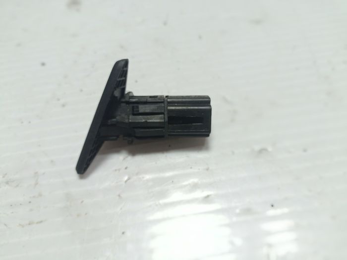 Кнопка открытия багажника Ford Focus, 1.6, 16v, 1998 – 2004 г.в.