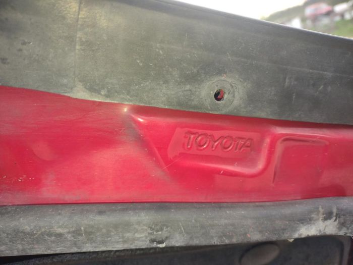 Капот Toyota Avensis Т22 2.0 D-4D, 5330105020