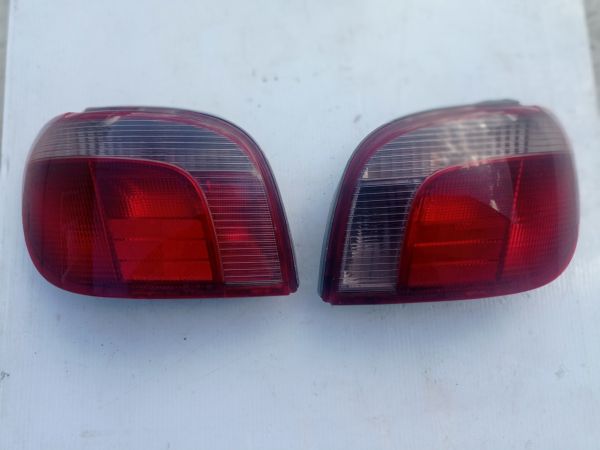 Задний правый фонарь Toyota Yaris 3d 1999 - 2005 г.в