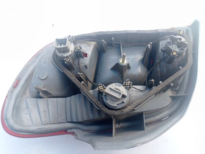 Задний правый фонарь Toyota Yaris 3d 1999 - 2005 г.в