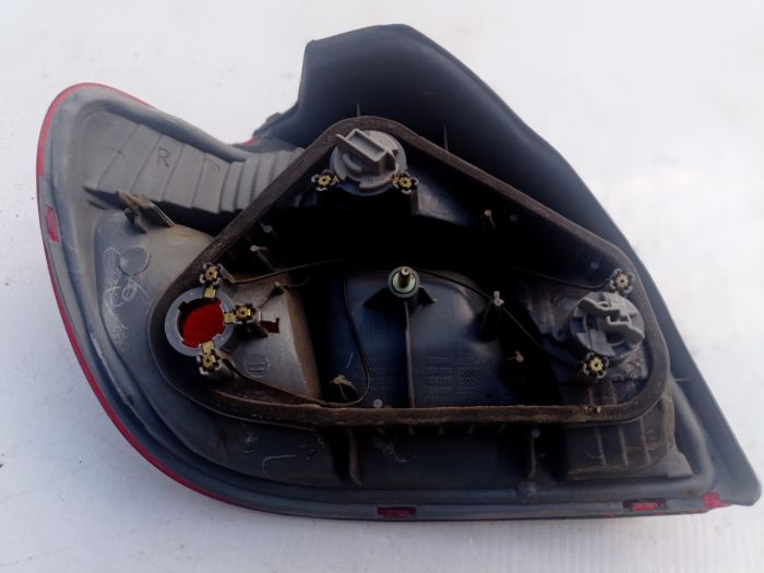 Задний правый фонарь Toyota Yaris 3d 1999 - 2005 г.в