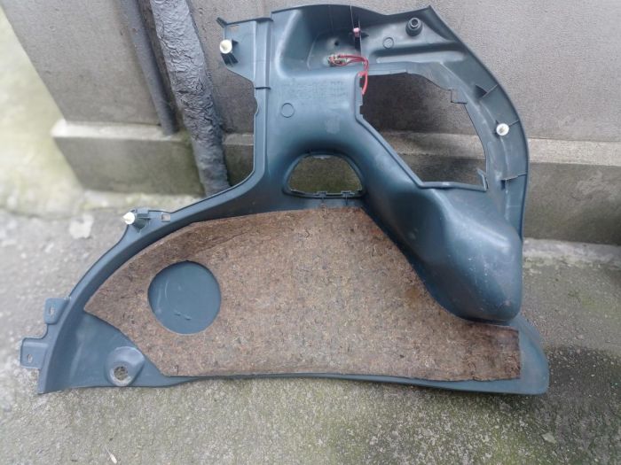 Обшивка багажника левая Toyota Yaris 3d 1999 - 2005 г.в, 6474052040
