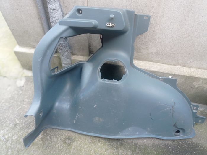 Обшивка багажника левая Toyota Yaris 3d 1999 - 2005 г.в, 6474052040