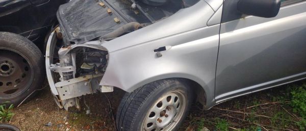 Крыло переднее левое Toyota Yaris 3d 1999 - 2005 г.в