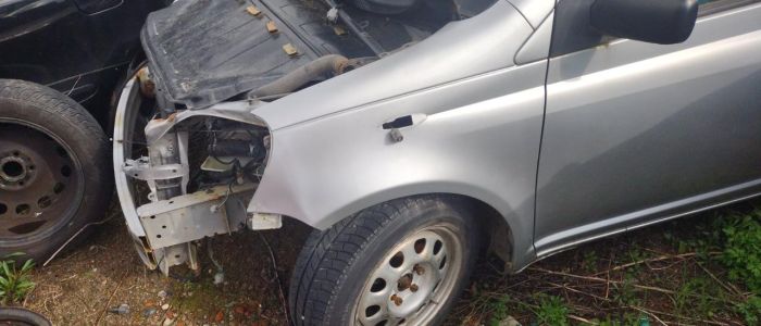 Крыло переднее левое Toyota Yaris 3d 1999 - 2005 г.в