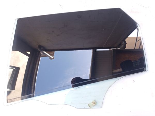 Стекло задней левой двери Mazda 3 BK 2004 - 2009 г.в., 2.3 бензин хэтчбек