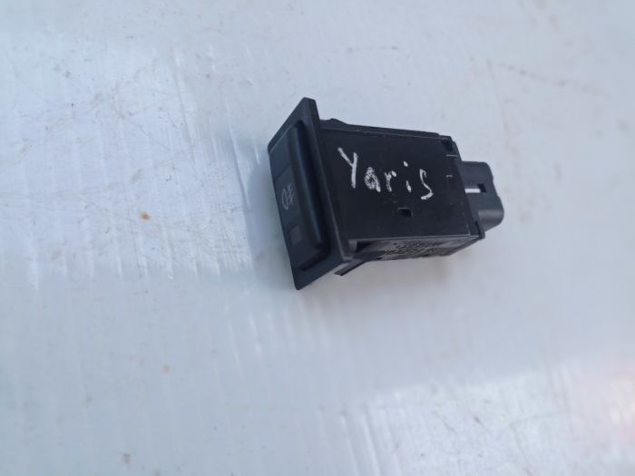 Кнопка противотуманных фар Toyota Yaris 3d 1999 - 2005 г.в, 157998, 153261