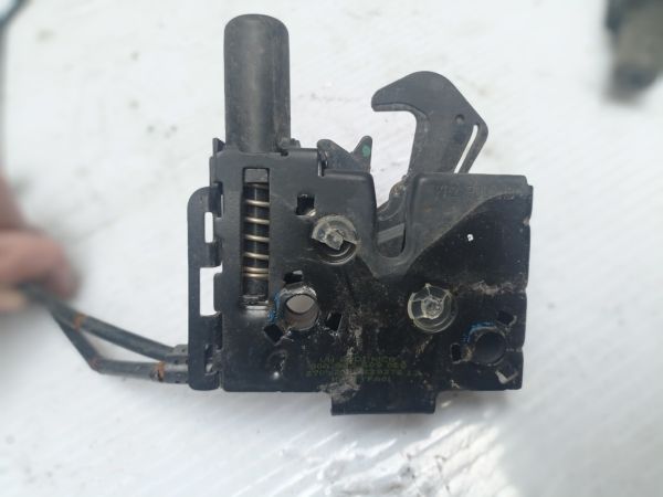 Замок капота audi Q5, 80A823509