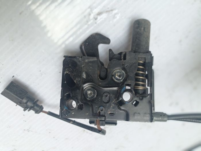Замок капота audi Q5, 80A823509