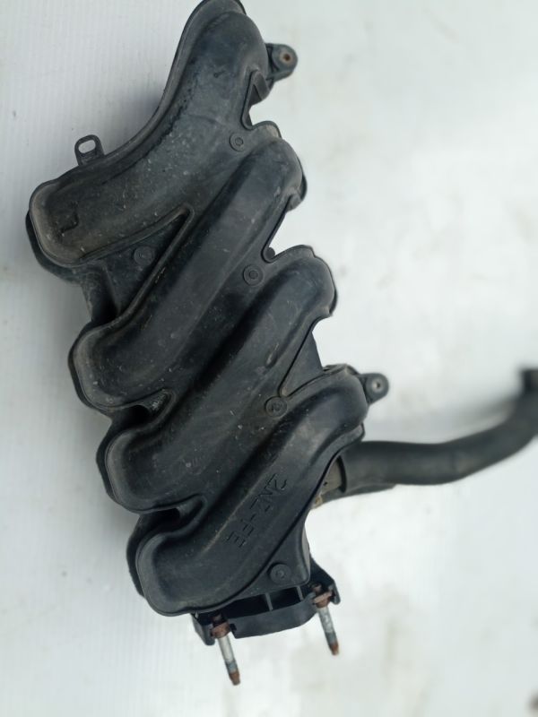 Коллектор впускной Toyota Yaris 3d 1.3 бензин 2NZFE 1999 - 2005 г.в, 17112211010
