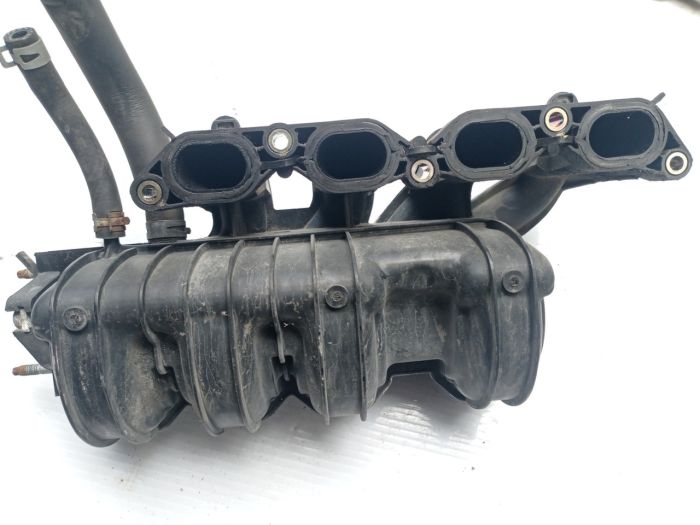 Коллектор впускной Toyota Yaris 3d 1.3 бензин 2NZFE 1999 - 2005 г.в, 17112211010