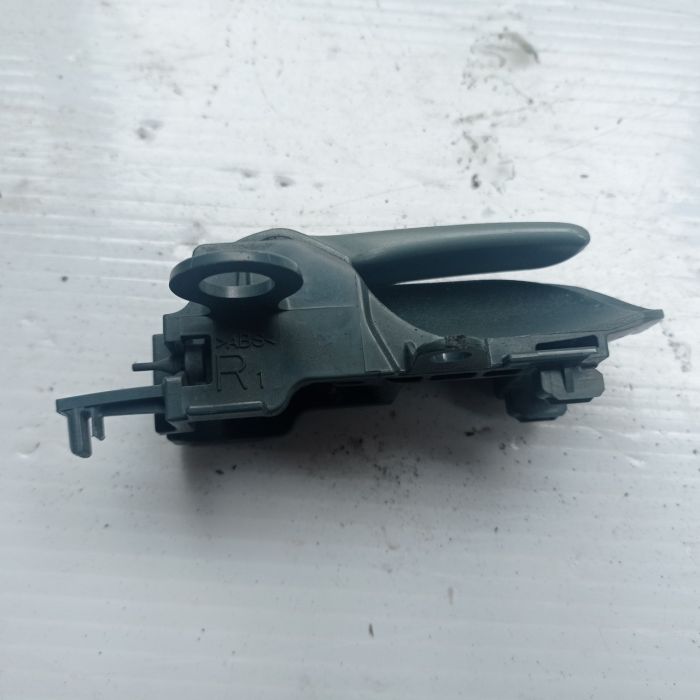 Ручка открывания двери правая внутренняя Toyota Yaris 3d 1999 - 2005 г.в, 1.3 бензин